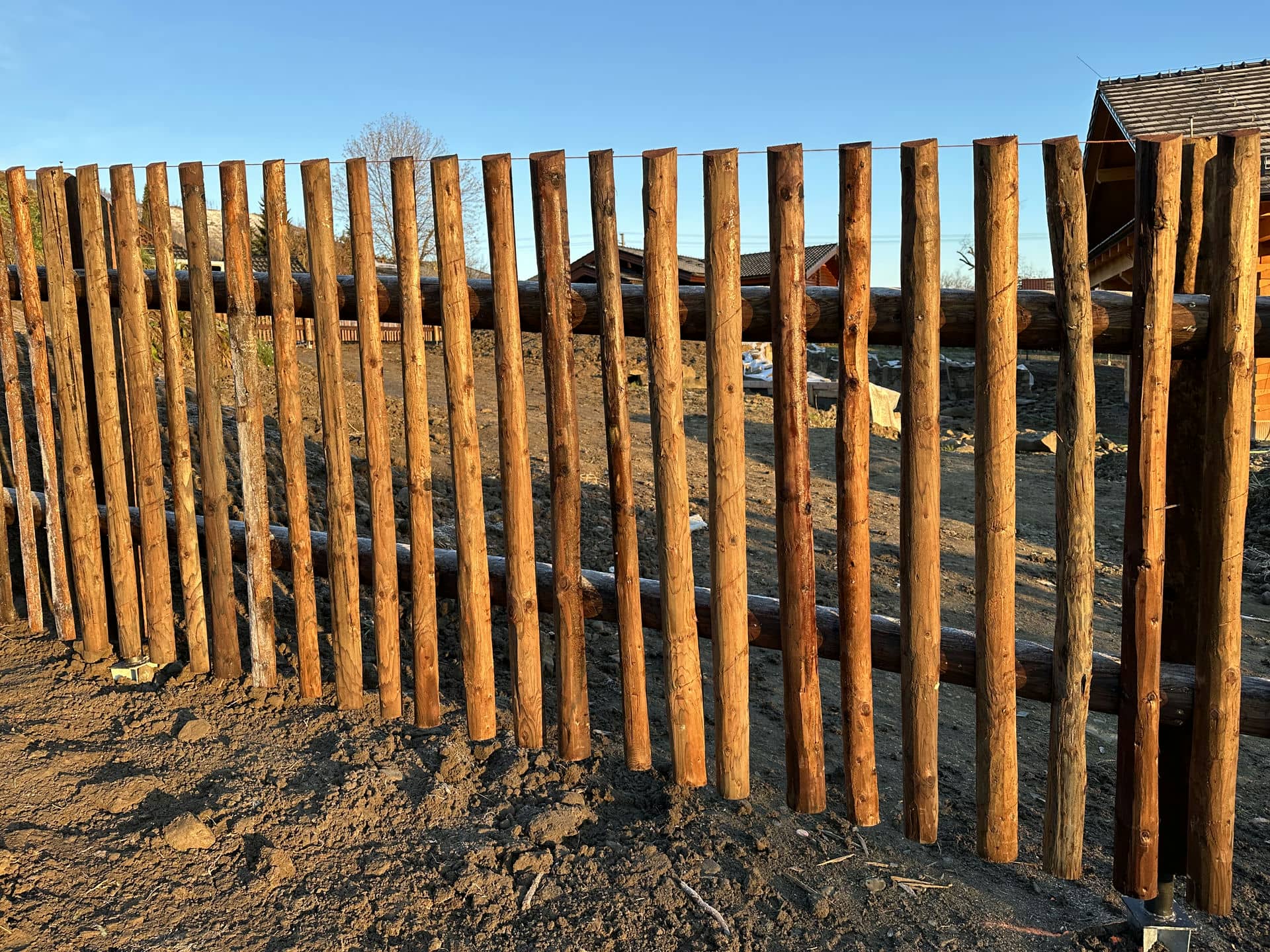 Obrázek 4 / Dřevěné ploty - strojně loupané   - realizace Bohumín 11-2022